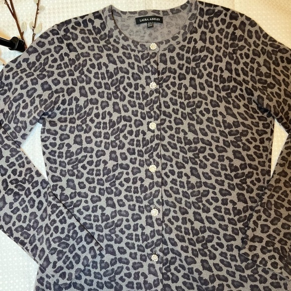 𝅺ANIMAL print Cardigan by Laura Ashley - Picture 5 of 7
